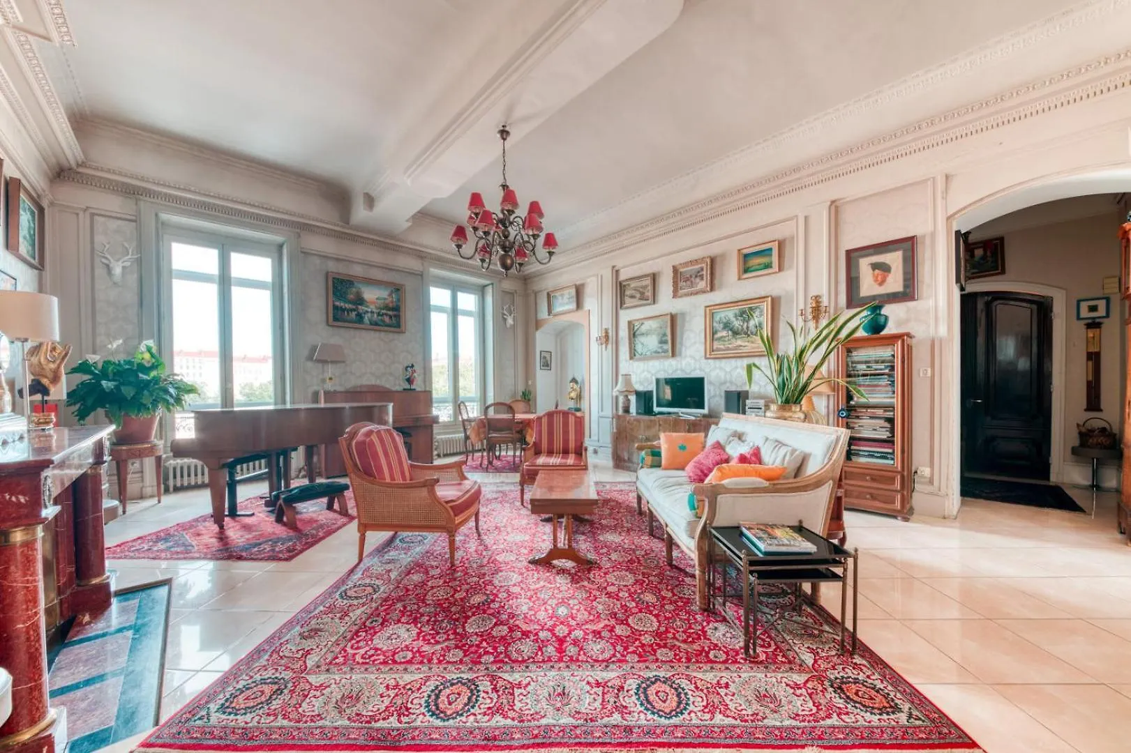 Guestready - Lyon Literary Retreat Amidst Antiques Daire