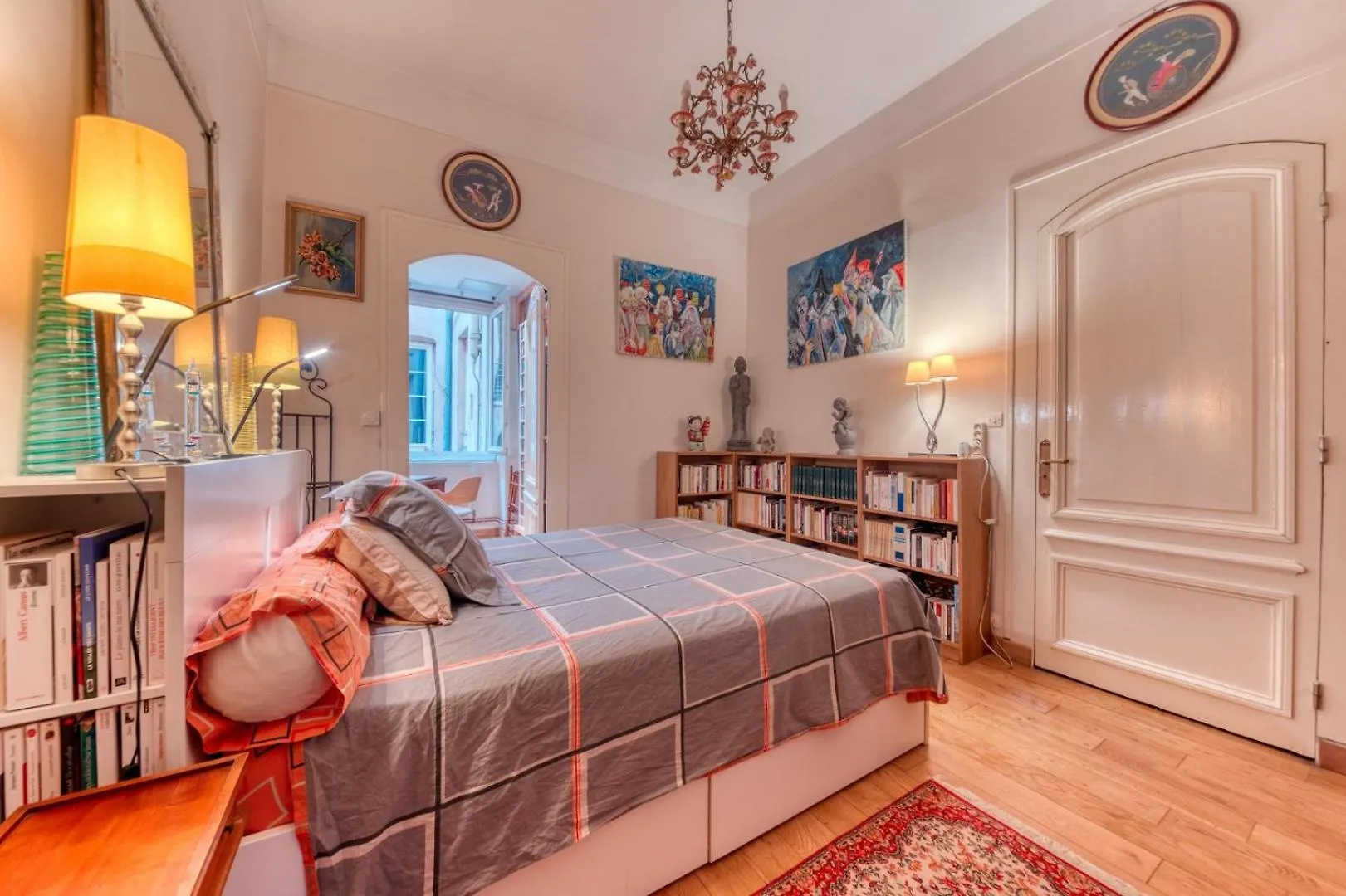 Guestready - Lyon Literary Retreat Amidst Antiques 아파트