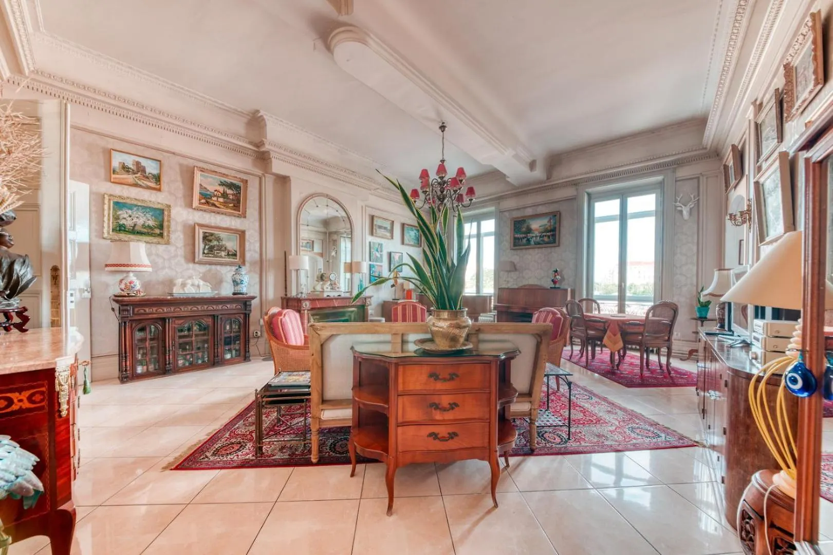 Guestready - Lyon Literary Retreat Amidst Antiques 아파트