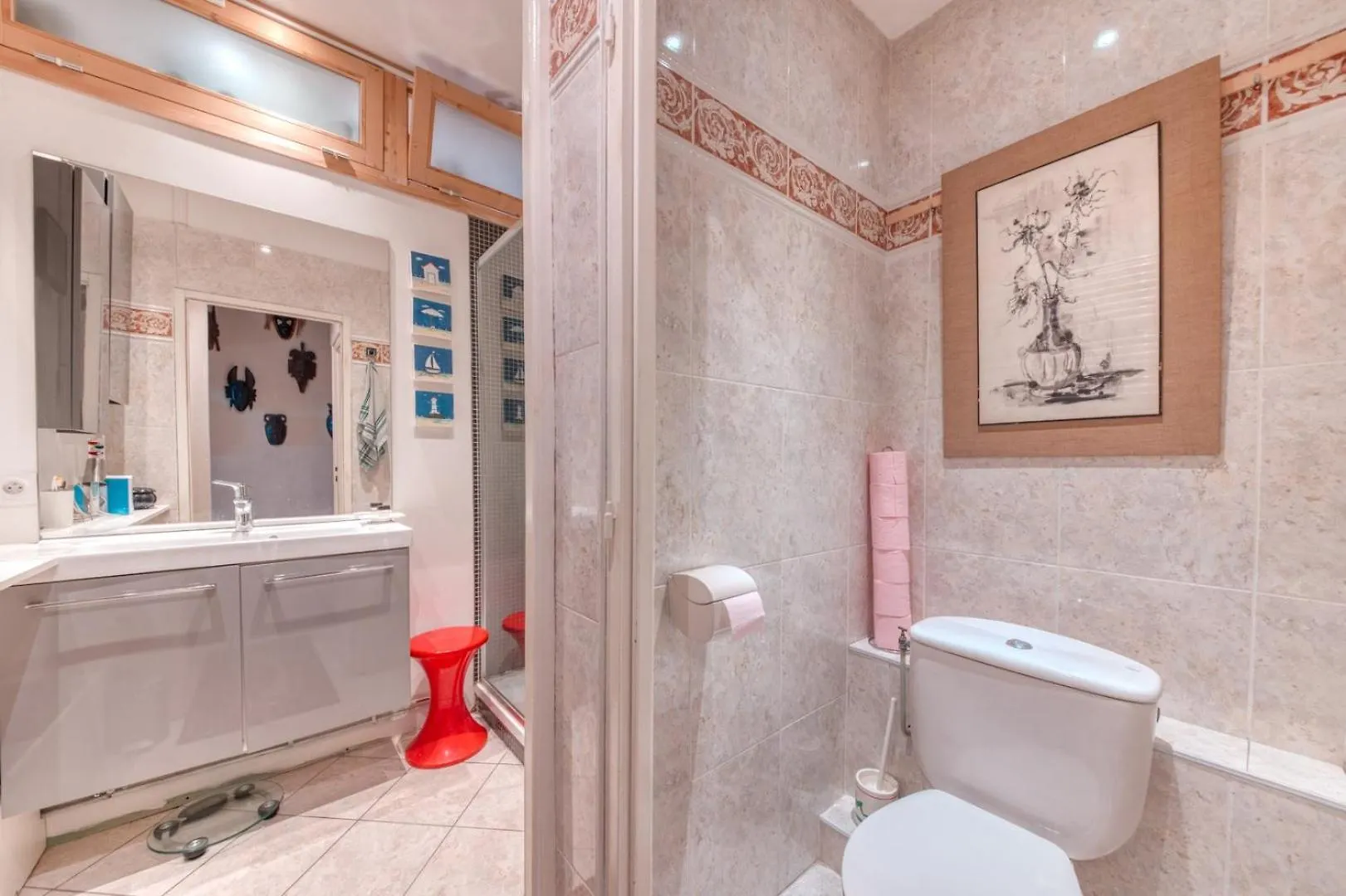 Guestready - Lyon Literary Retreat Amidst Antiques Apartment 0*,  France